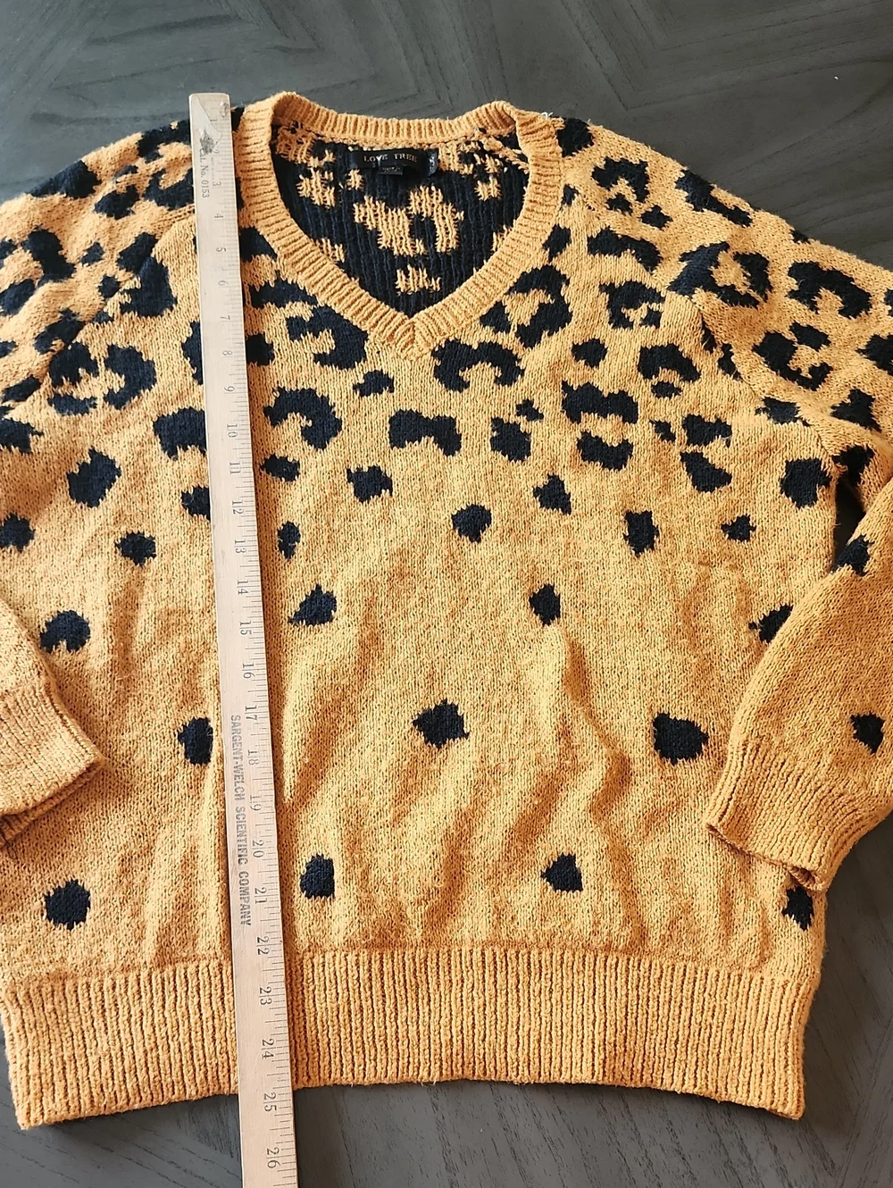 Love Tree Mustard Yellow Leopard Print V-Neck Sweater Women's Size M